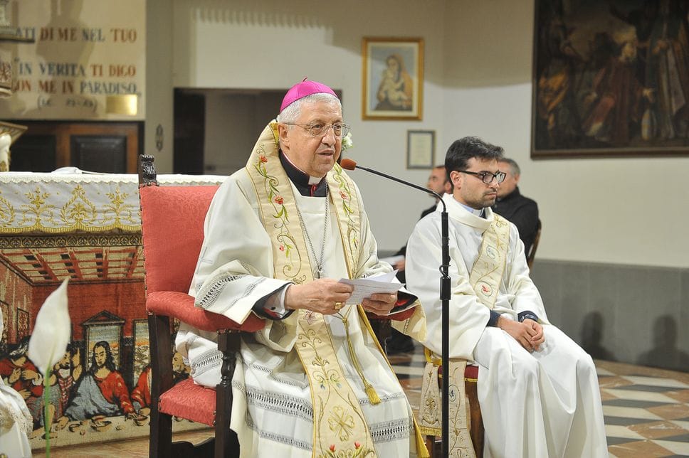 «La fede è la forza che Dio ci dà per resistere nella vita»