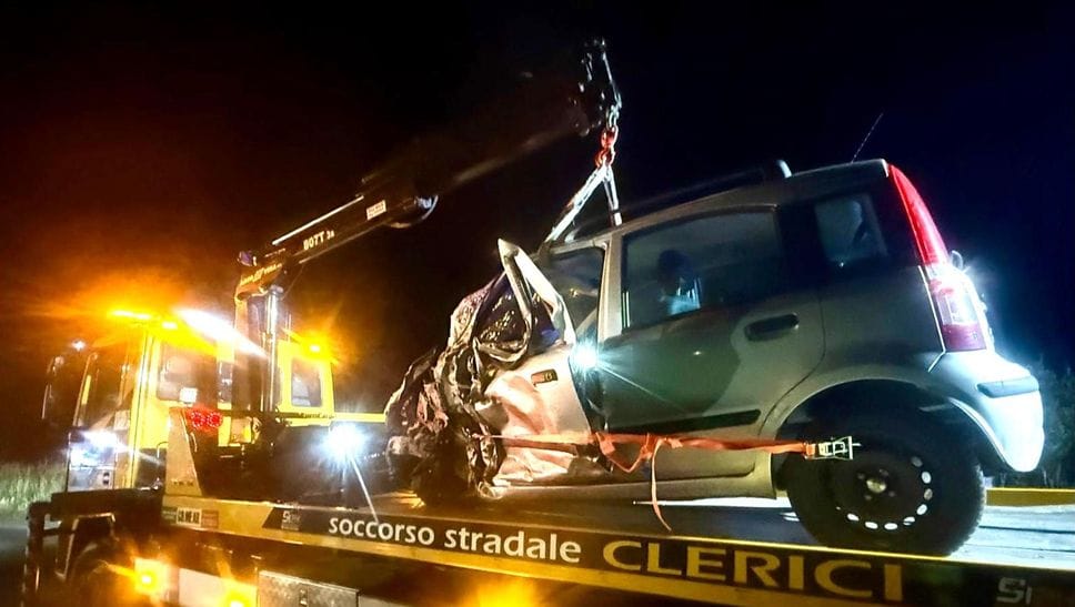 Violento frontale nella notte sulla Val Tidone, paura per un 19enne