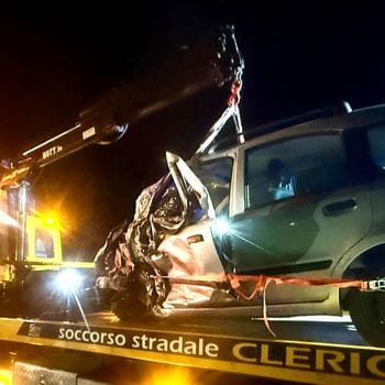 Violento frontale nella notte sulla Val Tidone, paura per un 19enne
