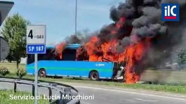 Massalengo, l’incendio del bus StarMobility