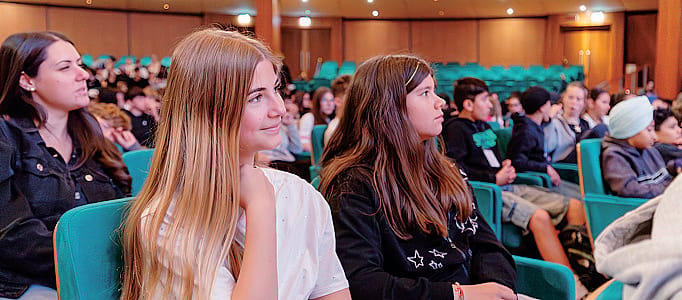 L’artigiano moderno è come un artista: 400 studenti all’Auditorium Bpl - Il video