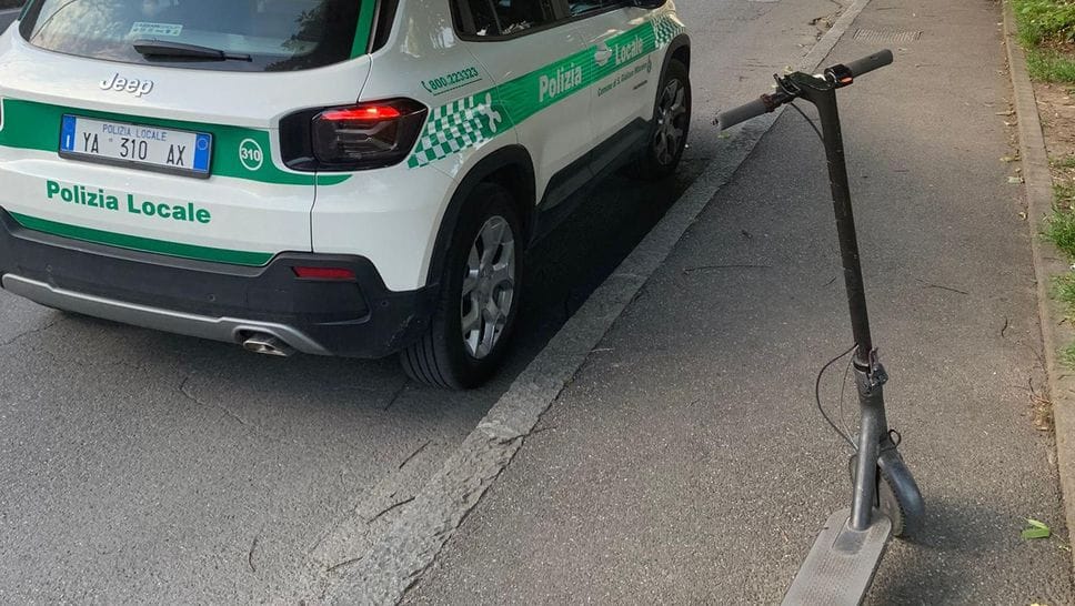 San Giuliano: i vigili fermano i primi 16 monopattini senza targa