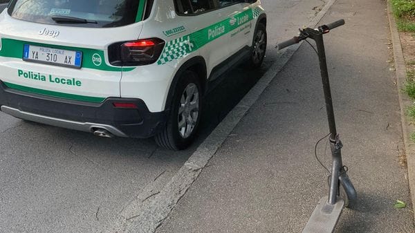 San Giuliano: i vigili fermano i primi 16 monopattini senza targa