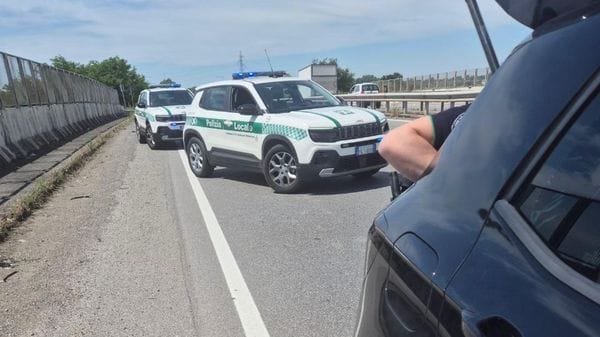 Inseguimento a San Giuliano: arrestato dopo aver speronato l’auto della polizia locale