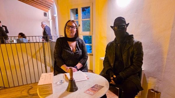 Il critico mascherato fa tappa a Lodi - VIDEO