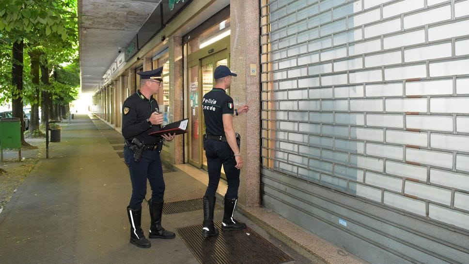 Tentato omicidio al Carrefour, ipotesi di una banda dietro l’attentato