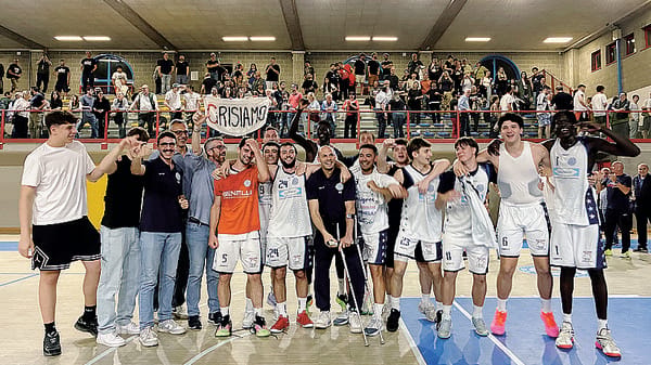  Basket - La Robur stende il Basketown   e festeggia il ritorno in Serie C 
