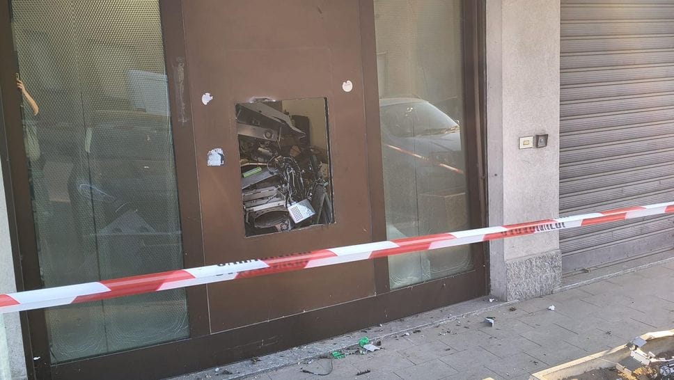 MULAZZANO Fatto esplodere lo sportello Postamat nella notte