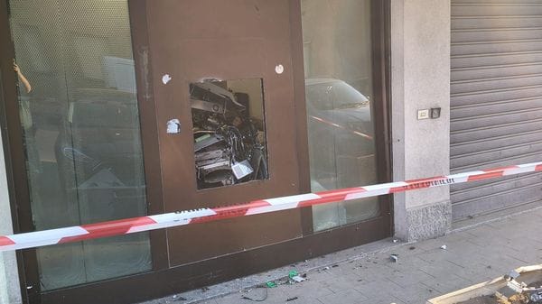 MULAZZANO Fatto esplodere lo sportello Postamat nella notte