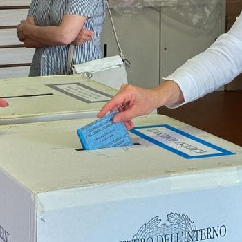 Amministrative, l’affluenza alle 12 nei tre comuni al voto: Borgo, Merlino e Miradolo
