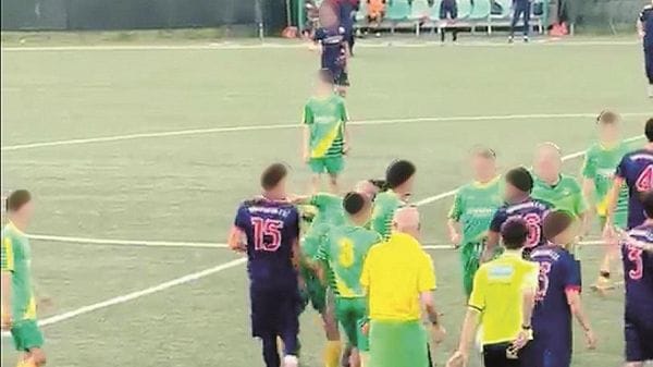 Calcio violento: la questura emette dieci Daspo ai giocatori per la lite durante Vidardese e Sangiuliano Cvs under 17