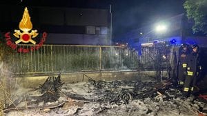 Roulotte in fiamme in zona Martinetta