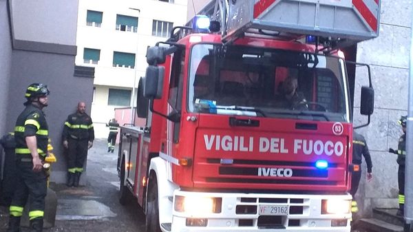 Allarme incendio, bambini evacuati alla primaria
