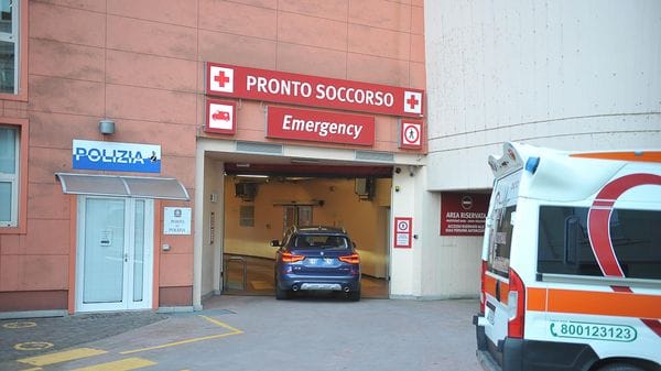 La donna è finita in pronto soccorso, a Lodi