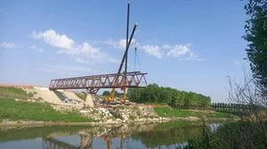 ORIO LITTA Gru al lavoro nel cantiere del nuovo ponte della ciclovia VenTo VIDEO