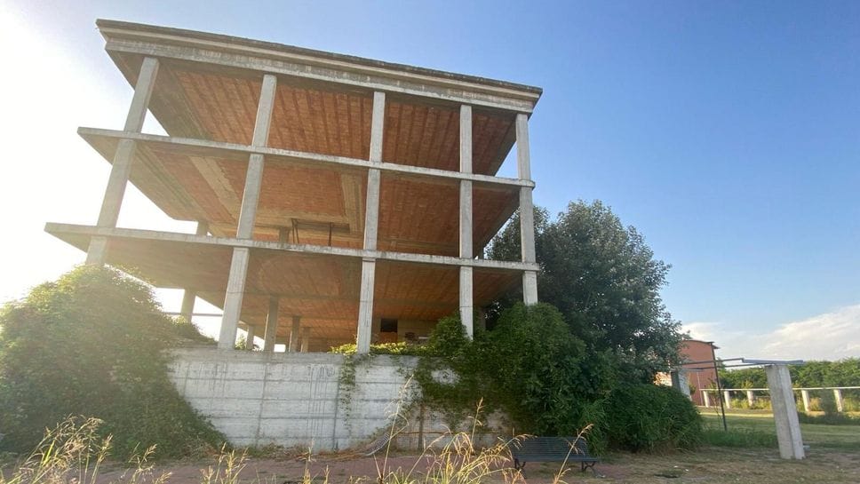 Casale, polizia locale e carabinieri a caccia di abusivi in via Falcone