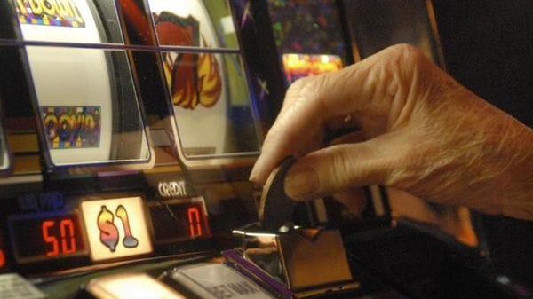Gioco d’azzardo in aumento in tutto il Sudmilano: spesi in media 3mila euro per abitante