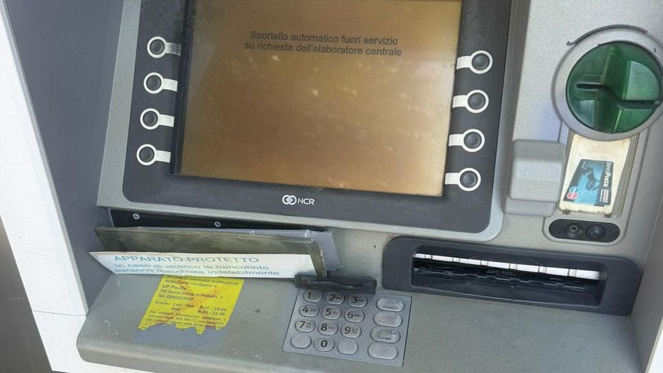 Tribiano, Postamat scassinato nella notte