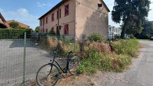 Adesso anche a Lodi provano a occupare le case: forzato un appartamento abbandonato dell’Asst in via della Calca