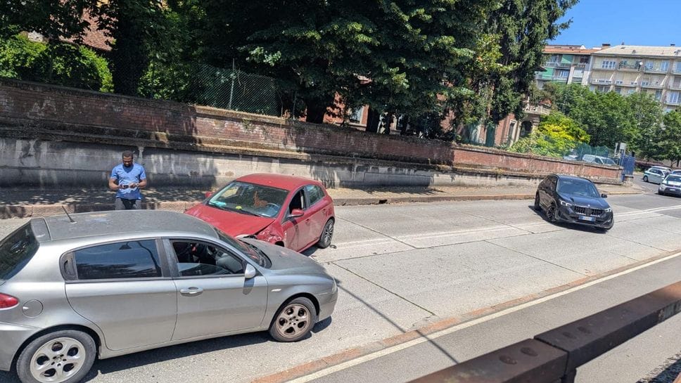 Lodi: scontro frontale nel sottopassaggio di via San Colombano