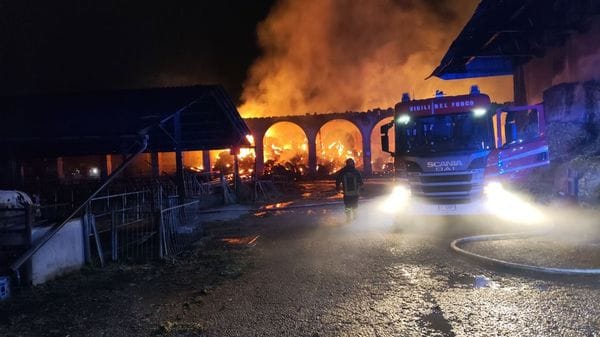 San Giuliano, devastante incendio in cascina giovedì sera