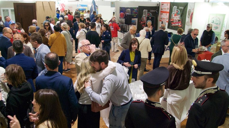 Presenze record alla Fiera di Borghetto: il bel tempo trascina i visitatori - Le immagini