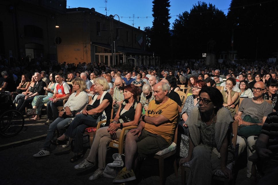 Capossela in viaggio tra i sogni di una comunità immaginaria