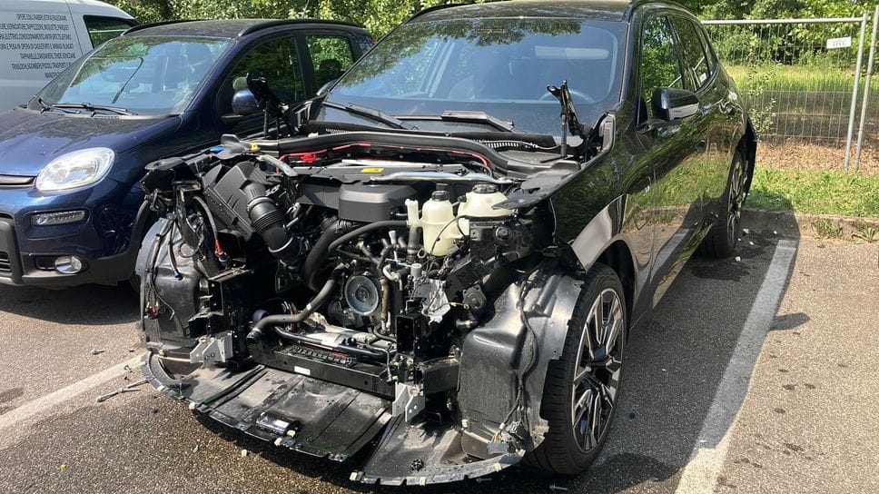 Ladri cannibali in azione: una Bmw smontata pezzo per pezzo