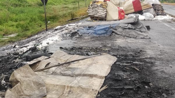 Autotreno a fuoco sulla Sp 115, chiusa la corsia in direzione Lodi: disagi al traffico  in mattinata 