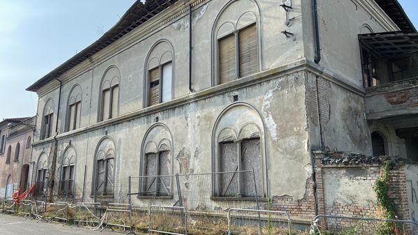 «Emergenza casa,l’amministrazioneha fatto moltoma si potrebbe fareancora di più»  - «Zona Albarola,i soldi usatiper opere esistentie non per i problemida risolvere» - L’elettore del MSIe la storielladello zoo di Milano...