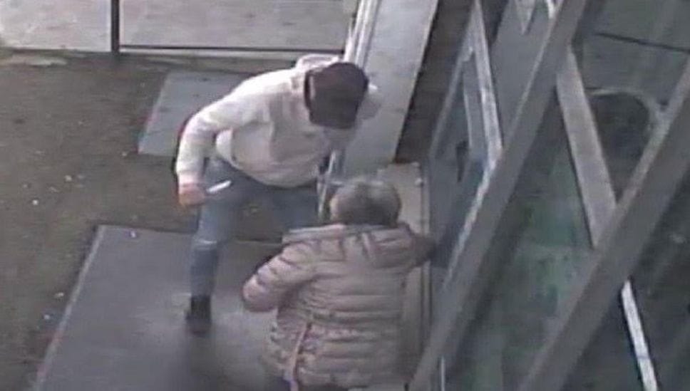 Rapina 4 donne agli sportelli bancomat minacciandole con un coltello, a Lodi arrestato un 50enne