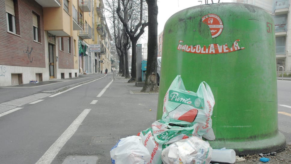 Rivoluzione rifiuti con più tecnologia e vetro porta a porta