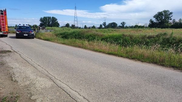 Auto fuori strada nella notte, una donna di 29 anni è deceduta 