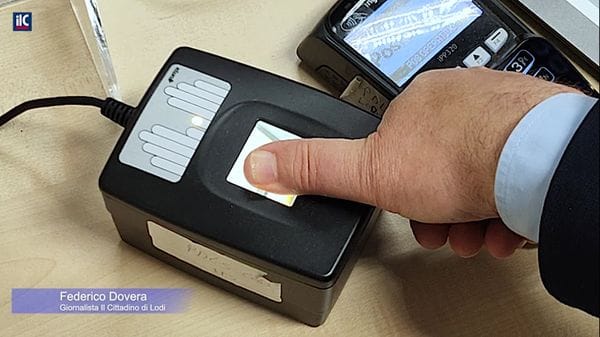 Lodi Vecchio, rilasciato il primo passaporto presso il punto Poste Italiane