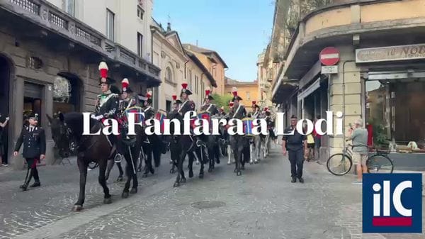 La Fanfara del 4° Reggimento Carabinieri a Cavallo sfila a Lodi