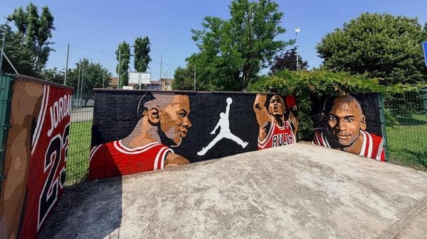  A Mulazzano un maxi murale di Michael Jordan contro il degrado nel parco