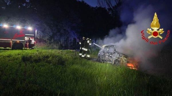 Ladri scatenati nelle cascine tra Somaglia e Senna, rubata e data alle fiamme una vettura