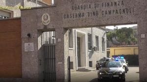 Stranieri sfruttati per il volantinaggio, sei indagati e coinvolte due società