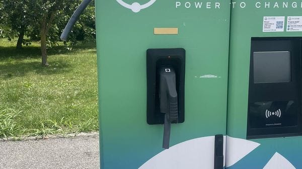 Paullo: tagliati e rubati nella notte i cavi delle colonnine per ricaricare le auto elettriche