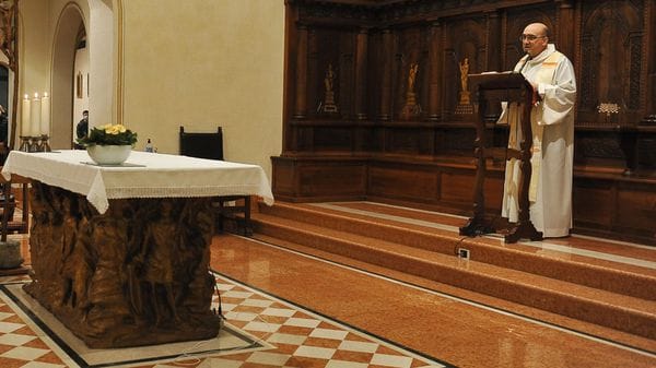 Lodi: tentano di bruciare l’altare della chiesa di San Fereolo