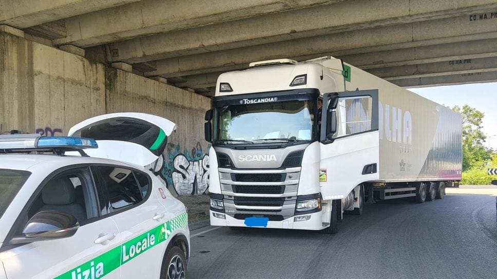 Peschiera, scattano i controlli della polizia locale sui mezzi pesanti