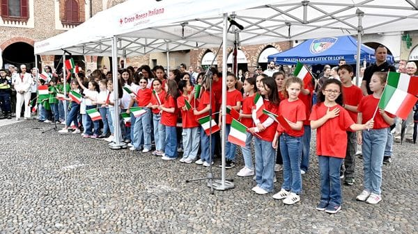Lodi celebra la Repubblica con i bambini delle scuole - Il video