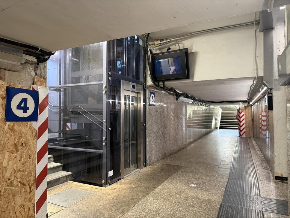 Stazione, ascensori fermi o guasti: «Situazione inconcepibile»