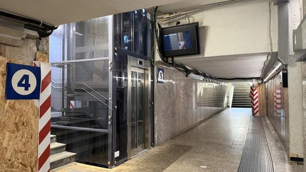 Stazione, ascensori fermi o guasti: «Situazione inconcepibile»