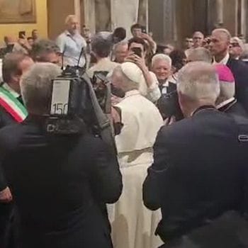 Il lungo saluto dei sindaci a Papa Leone - IL VIDEO