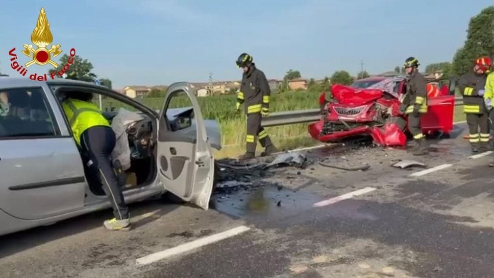 Il frontale sulla provinciale 115, gravissima una 37enne di Lodi Vecchio