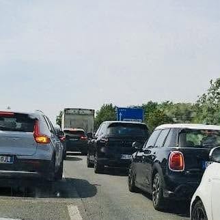 A sorpresa restringimento della Paullese su una sola corsia, circolazione in tilt nella mattinata