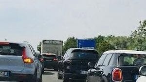 A sorpresa restringimento della Paullese su una sola corsia, circolazione in tilt nella mattinata