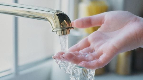 In arrivo rincari in bolletta: «L’acqua gratis non esiste»