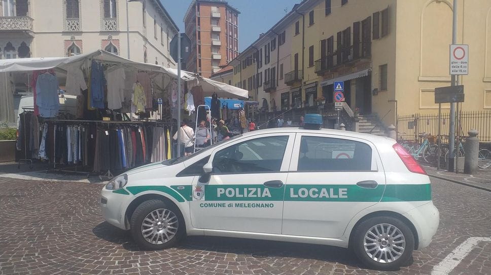 Melegnano, ottantenne derubata al mercato